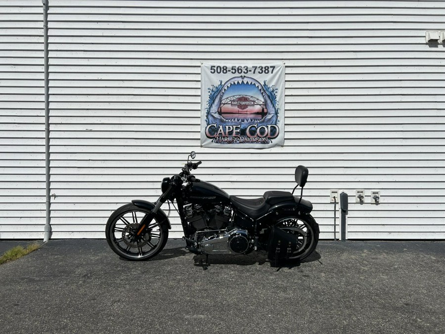 2018 Harley-Davidson® Breakout® 114 Black Tempest