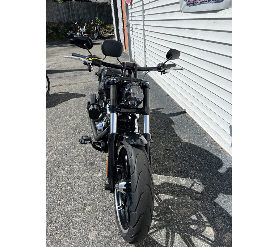2018 Harley-Davidson® Breakout® 114 Black Tempest