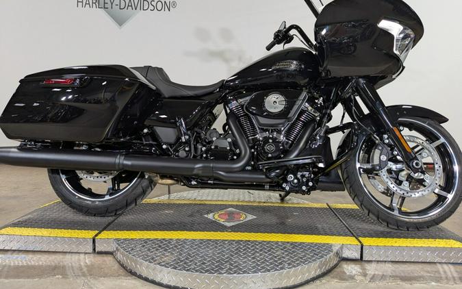 2026 Harley-Davidson® Road Glide® Vivid Black Black Trim