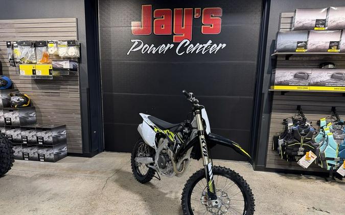 2025 Triumph TF 250-X Jet Black/Pure White