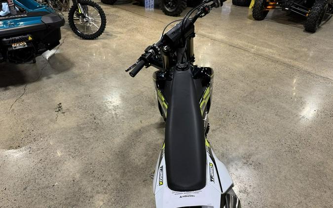2025 Triumph TF 250-X Jet Black/Pure White