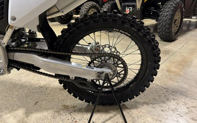 2025 Triumph TF 250-X Jet Black/Pure White