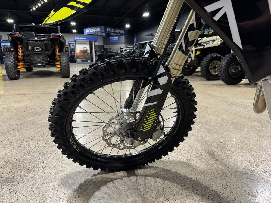 2025 Triumph TF 250-X Jet Black/Pure White