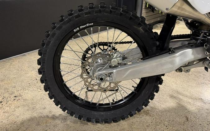 2025 Triumph TF 250-X Jet Black/Pure White