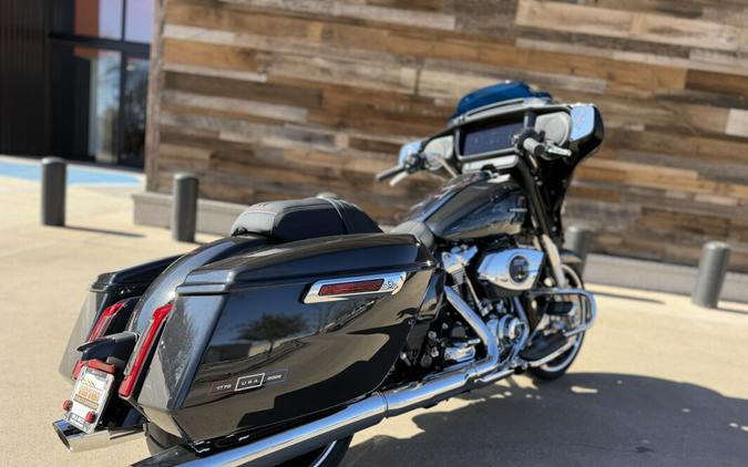 2026 Harley-Davidson® Street Glide® Midnight Ember Chrome Trim