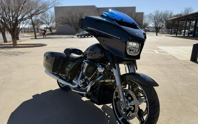 2026 Harley-Davidson® Street Glide® Midnight Ember Chrome Trim