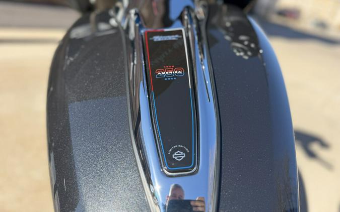 2026 Harley-Davidson® Street Glide® Midnight Ember Chrome Trim