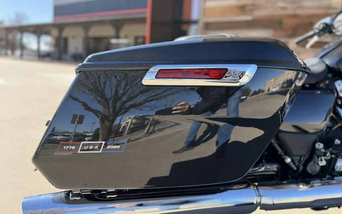 2026 Harley-Davidson® Street Glide® Midnight Ember Chrome Trim