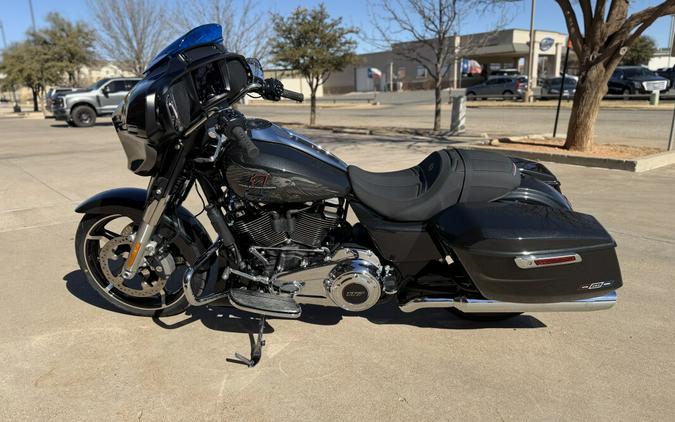 2026 Harley-Davidson® Street Glide® Midnight Ember Chrome Trim