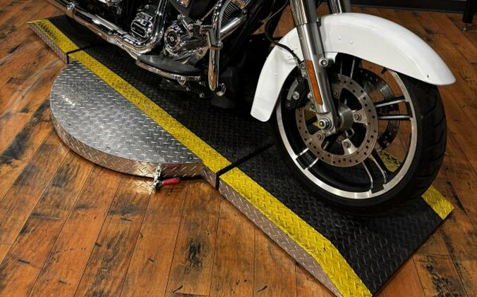 2017 Harley-Davidson® Street Glide® Special CRUSHED ICE PRL