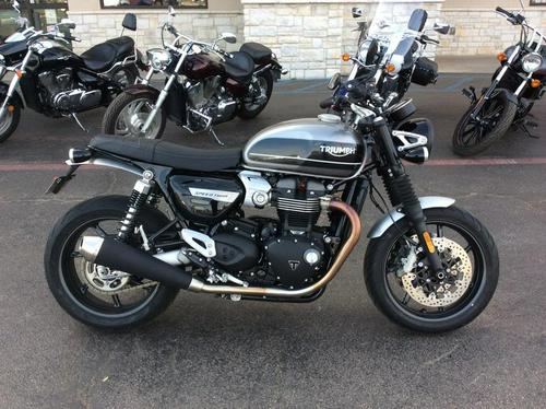 2020 Triumph Speed Twin Review Photo Gallery