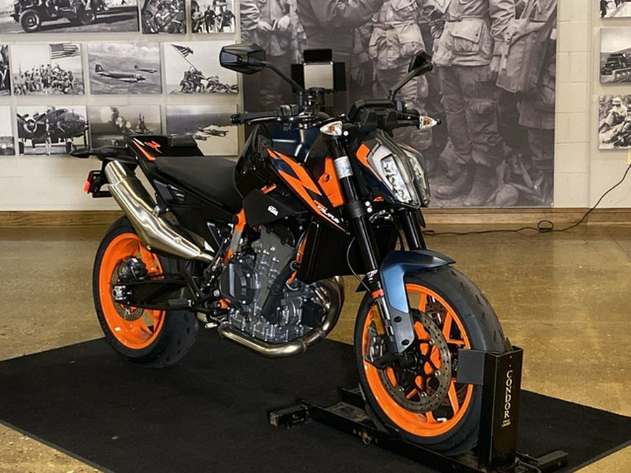 2023 KTM Duke 890 R