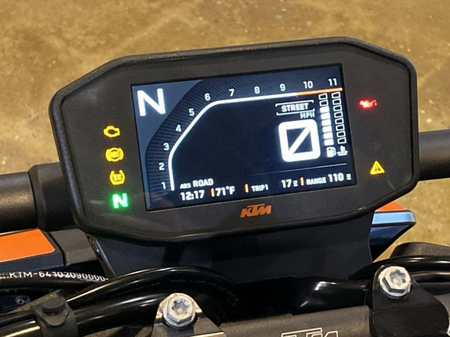 2023 KTM Duke 890 R