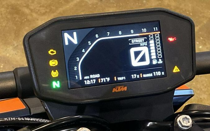 2023 KTM Duke 890 R