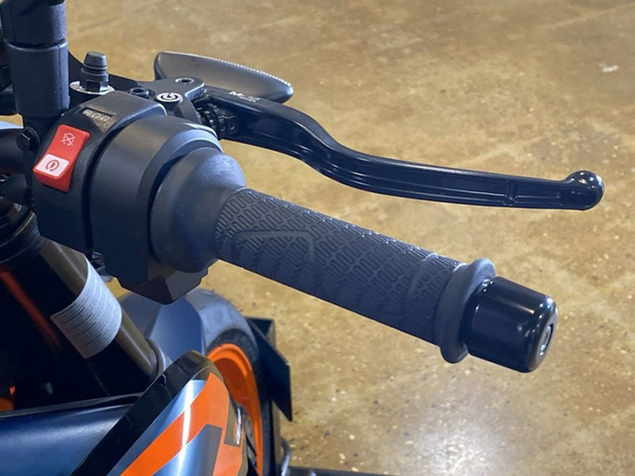 2023 KTM Duke 890 R