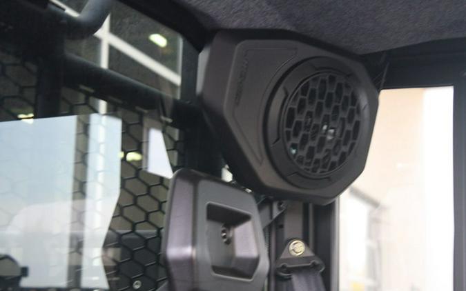 2027 Can-Am Defender XU MAX Limited HD11