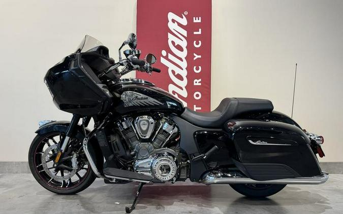 2020 Indian Motorcycle® Challenger Limited Thunder Black Pearl