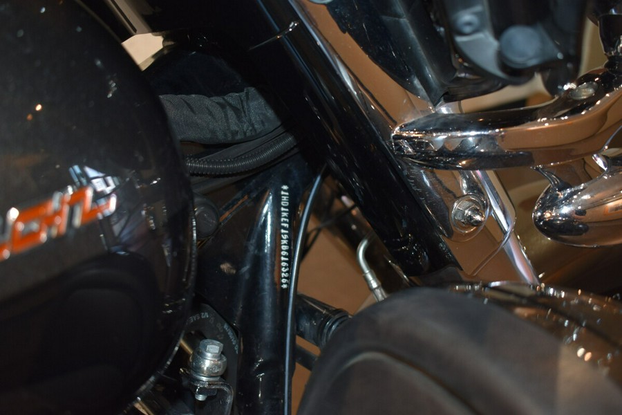 2019 Harley-Davidson® Ultra Limited Silver Flux/Black Fuse