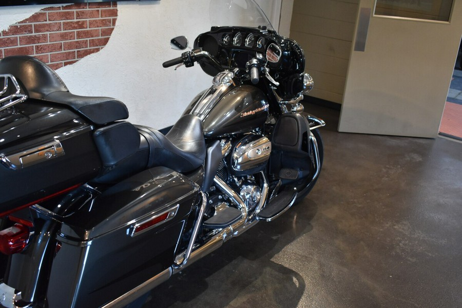 2019 Harley-Davidson® Ultra Limited Silver Flux/Black Fuse