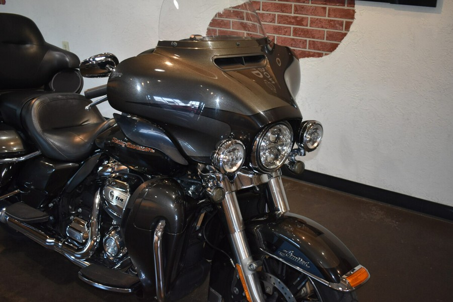 2019 Harley-Davidson® Ultra Limited Silver Flux/Black Fuse