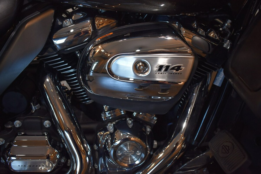 2019 Harley-Davidson® Ultra Limited Silver Flux/Black Fuse