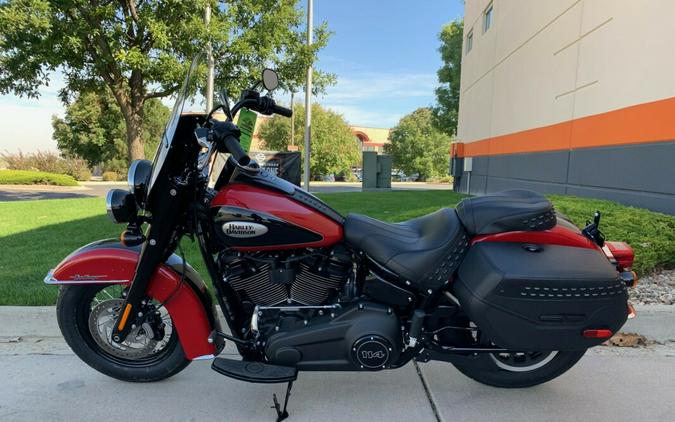 2022 Harley-Davidson Heritage Classic 114 Redline Red/Vivid Black – Black Finish