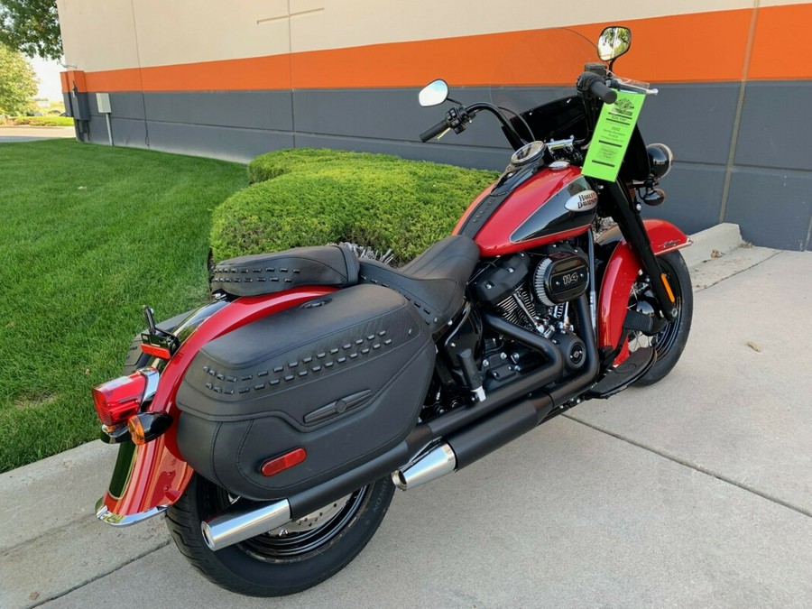 2022 Harley-Davidson Heritage Classic 114 Redline Red/Vivid Black – Black Finish