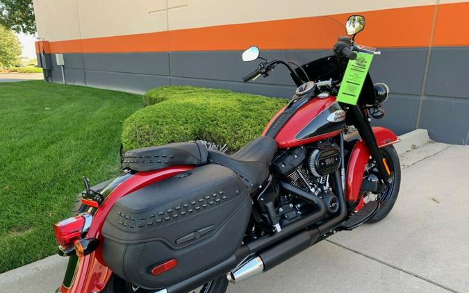 2022 Harley-Davidson Heritage Classic 114 Redline Red/Vivid Black – Black Finish