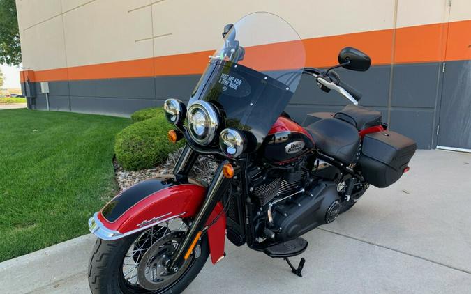 2022 Harley-Davidson Heritage Classic 114 Redline Red/Vivid Black – Black Finish