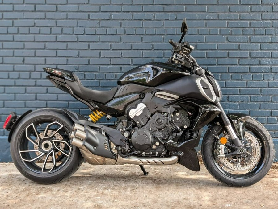 2024 Ducati Diavel V4 Black