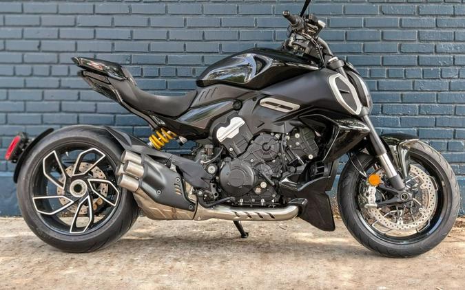 2024 Ducati Diavel V4 Black