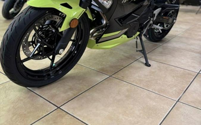 2026 Kawasaki Ninja 500 ABS Metallic Yellowish GreenEbony