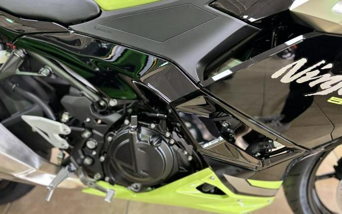 2026 Kawasaki Ninja® 500 ABS Metallic Yellowish Green/Ebony