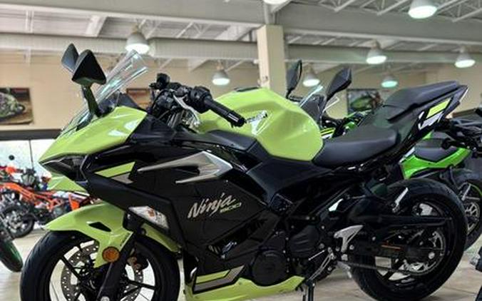 2026 Kawasaki Ninja® 500 ABS Metallic Yellowish Green/Ebony