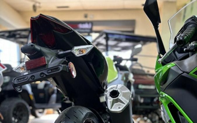 2026 Kawasaki Ninja 500 ABS Metallic Yellowish GreenEbony