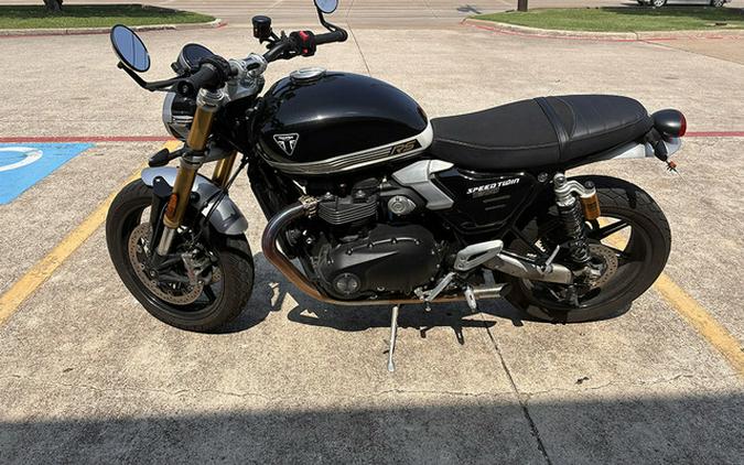 2025 Triumph Speed Twin 1200 RS Sapphire Black 1200 RS Jet Black