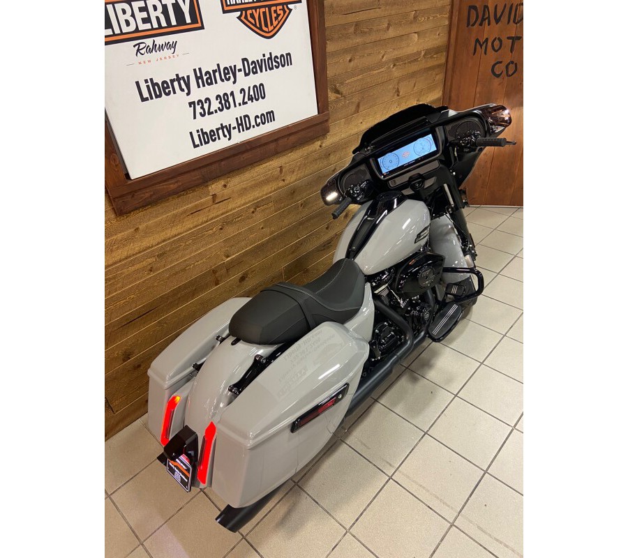 2024 Harley-Davidson® Street Glide® Billiard Gray - Black Finish