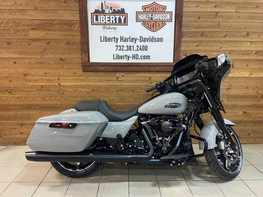 2024 Harley-Davidson® Street Glide® Billiard Gray - Black Finish