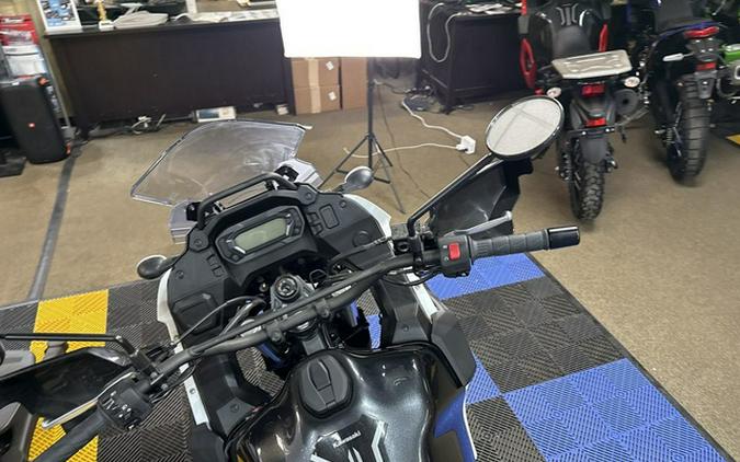 2025 Kawasaki KLR650 S Pearl Crystal White/Metallic Carbon Gra Base