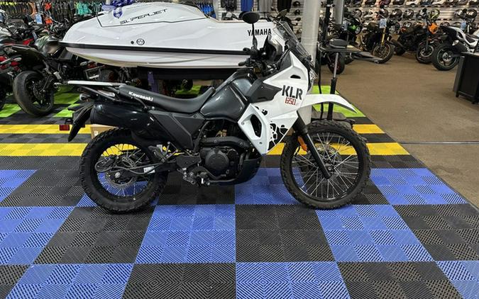 2025 Kawasaki KLR650 S Pearl Crystal White/Metallic Carbon Gra Base