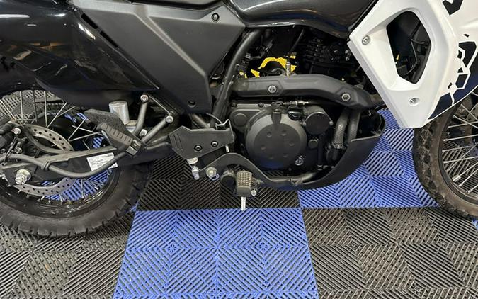 2025 Kawasaki KLR650 S Pearl Crystal White/Metallic Carbon Gra Base