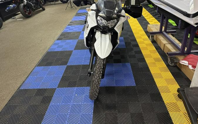 2025 Kawasaki KLR650 S Pearl Crystal White/Metallic Carbon Gra Base