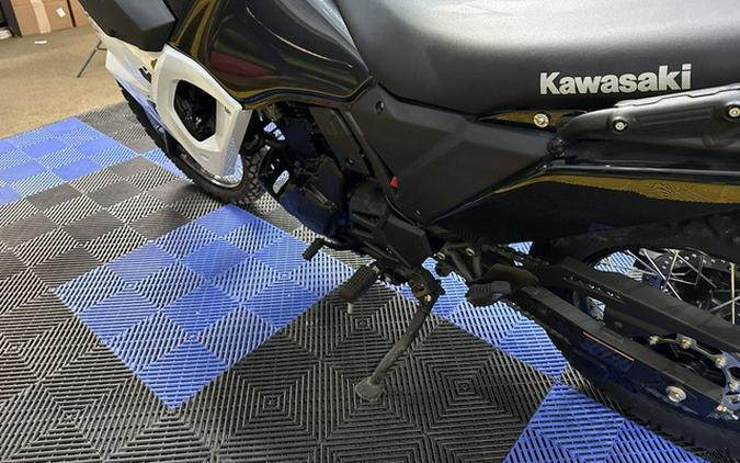 2025 Kawasaki KLR650 S Pearl Crystal White/Metallic Carbon Gra Base