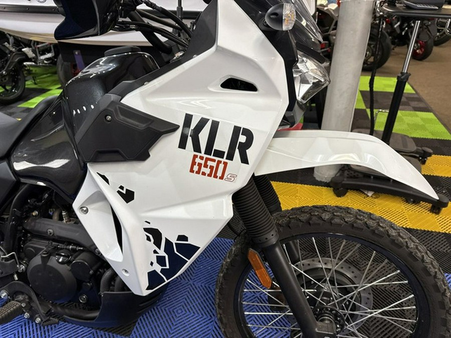 2025 Kawasaki KLR650 S Pearl Crystal White/Metallic Carbon Gray Base