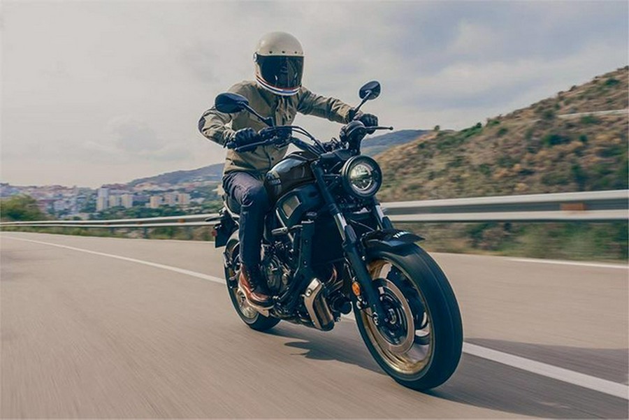 2025 Yamaha XSR 700