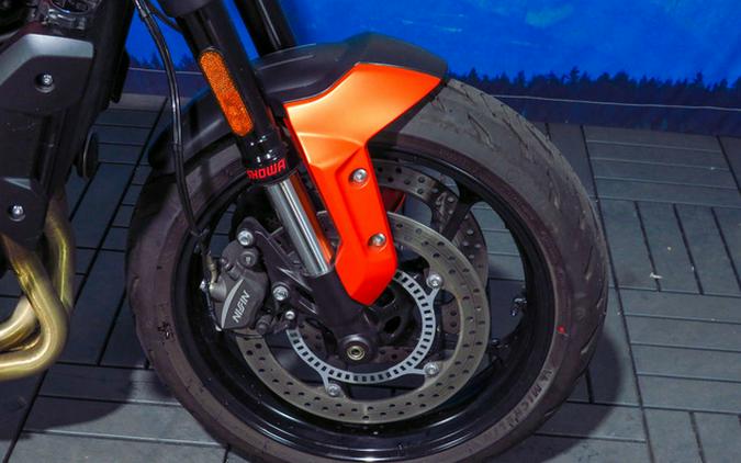 2023 Triumph Trident 660 Matte Baja Orange / Matte Storm Grey