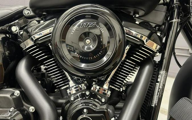 2026 Harley-Davidson® FLHD - Deadwood™