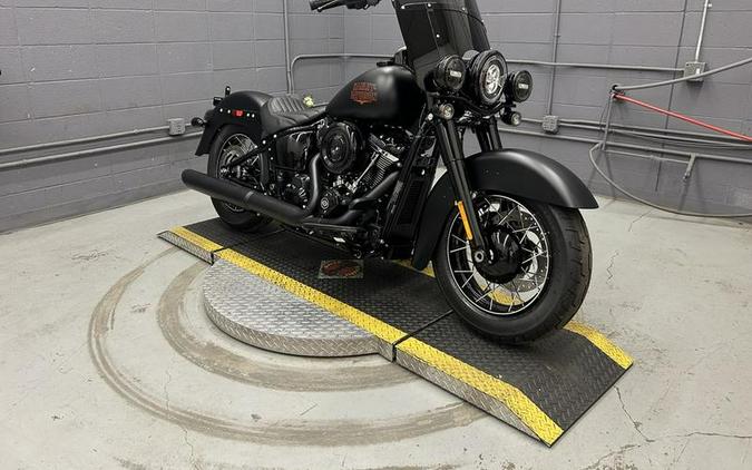 2026 Harley-Davidson® FLHD - Deadwood™