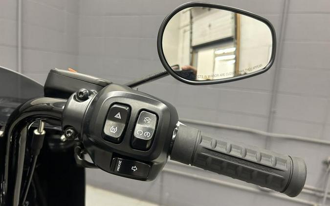 2026 Harley-Davidson® FLHD - Deadwood™