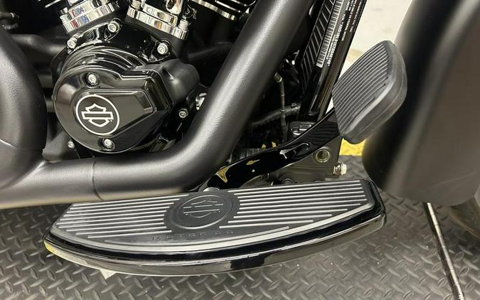 2026 Harley-Davidson® FLHD - Deadwood™